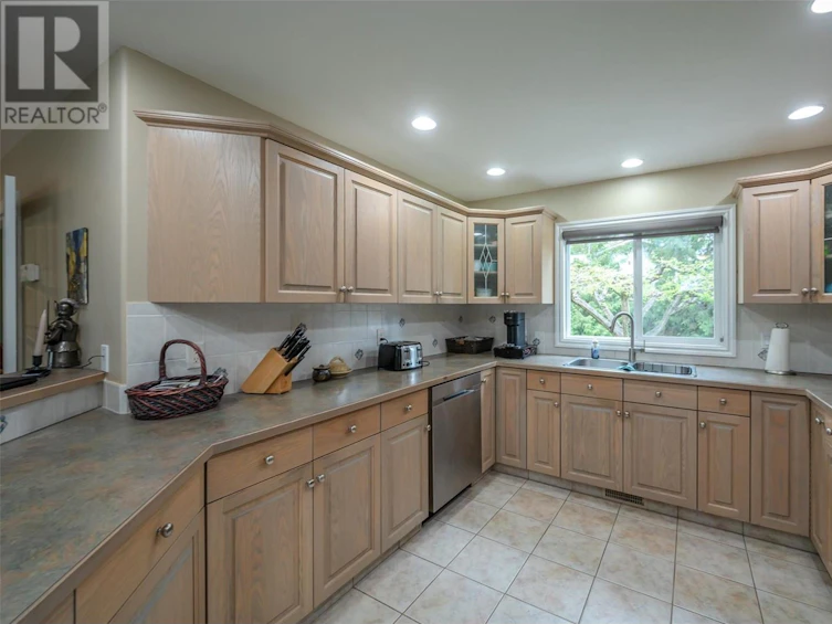 310 Spruce Avenue, Kaleden, BC, V0H 1K0 - 35