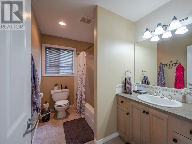 310 Spruce Avenue, Kaleden, BC, V0H 1K0 - 8