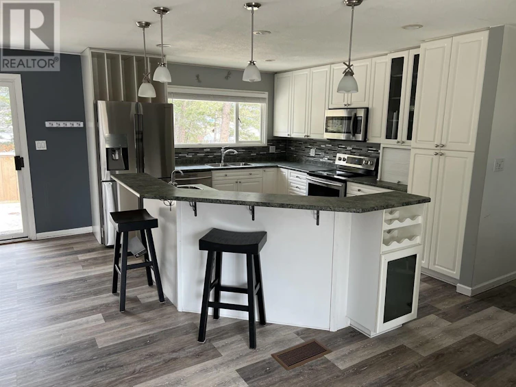 835 Spruce Avenue, 100 Mile House, BC, V0K 2E0 - 2