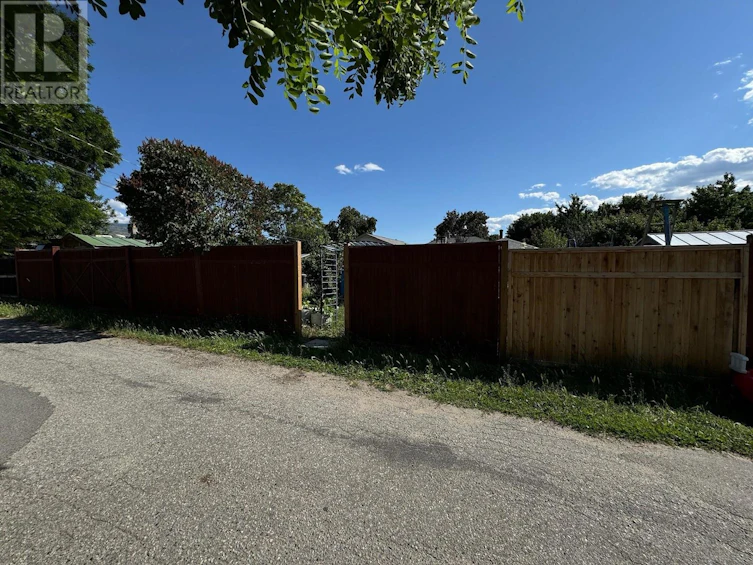403 Conklin Avenue, Penticton, BC, V2A 2T3 - 42