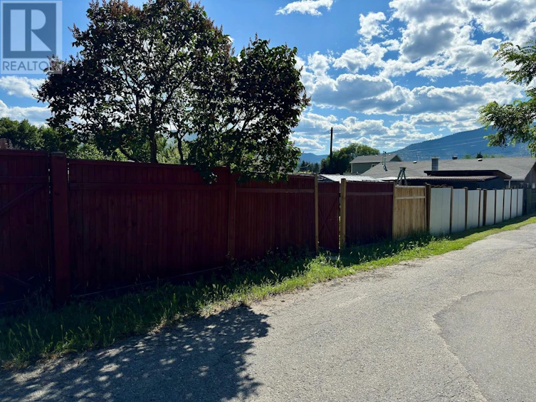 403 Conklin Avenue, Penticton, BC, V2A 2T3 - 43