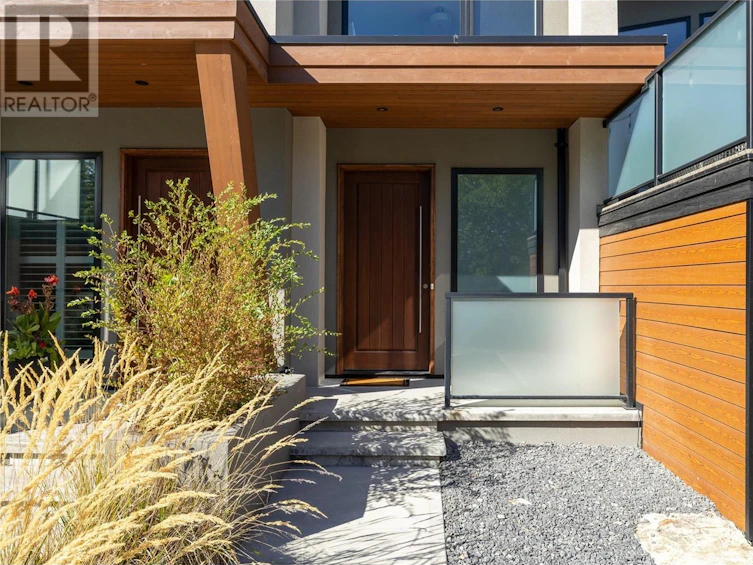 1038 Wilson Avenue, Kelowna, BC, V1Y 6Y3 - 2