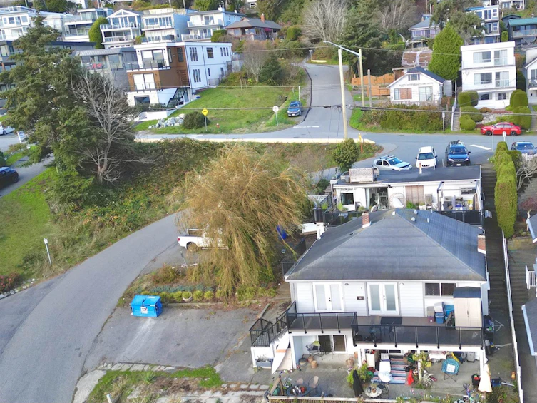 15474 Victoria, Surrey, BC, V4B 1H5 - 2