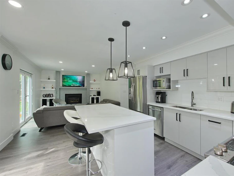 6049 133a, Surrey, BC, V3X 2K3 - 5