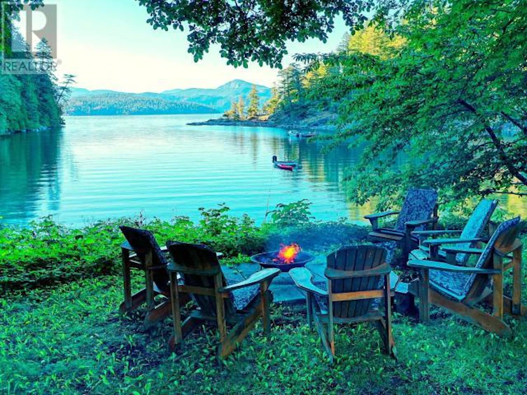 Portage Cove, Campbell River Area Small Islands, BC - 16