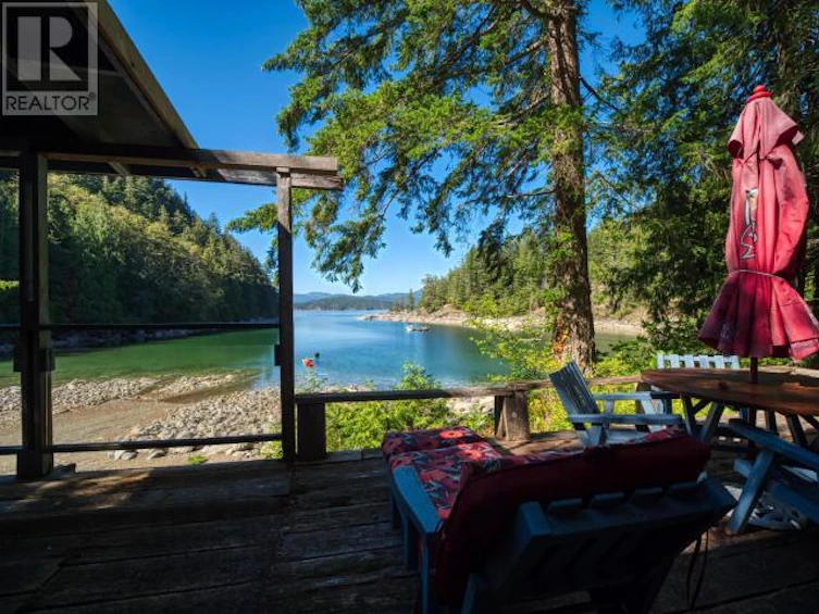 Portage Cove, Campbell River Area Small Islands, BC - 22
