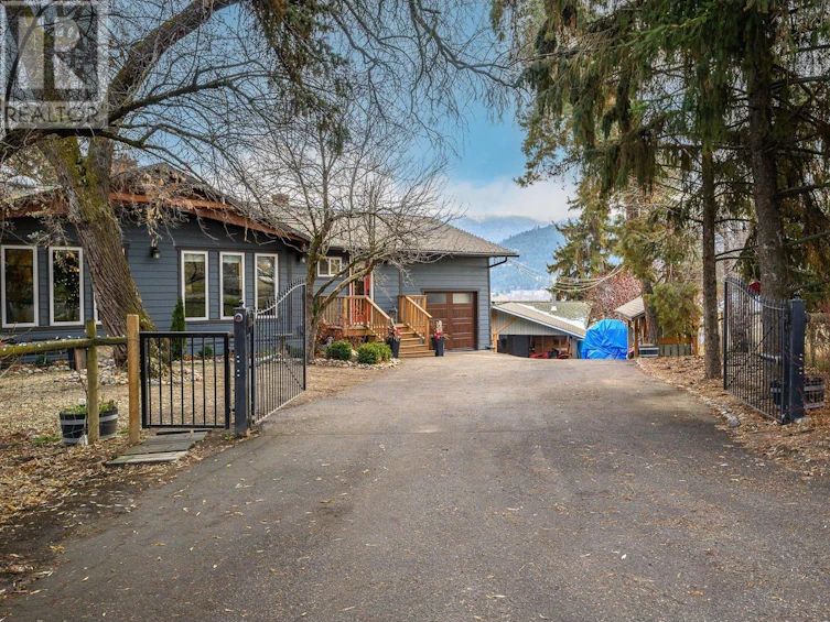 10402 Middleton Drive, Coldstream, BC, V1B 2K6 - 2