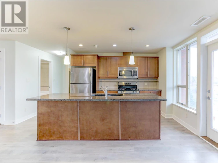 304-1160 Bernard Avenue, Kelowna, BC, V1Y 6R2 - 2