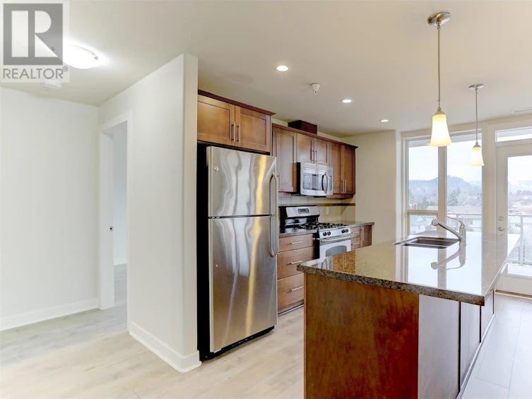 304-1160 Bernard Avenue, Kelowna, BC, V1Y 6R2 - 3