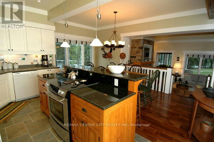 VILLA16-1020 Birch Glen Road, Lake of Bays, ON, P0B 1A0