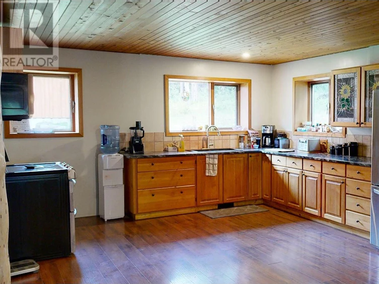 7524 Thomas Point Road, 100 Mile House, BC, V0K 1X1 - 14