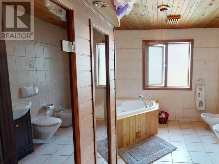 7524 Thomas Point Road, 100 Mile House, BC, V0K 1X1 - 19