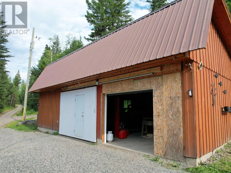 7524 Thomas Point Road, 100 Mile House, BC, V0K 1X1 - 9