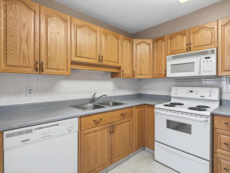 215-17150 94a Avenue NW, Edmonton, AB, T5T 6L7 - 18