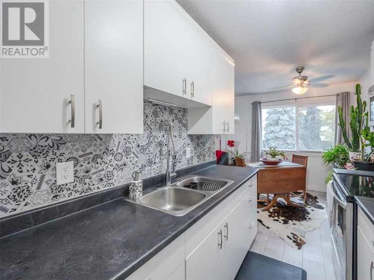 207-198 Roy Avenue, Penticton, BC, V2A 3M9 - 3