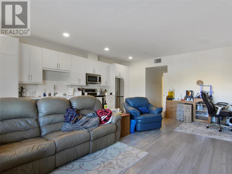 124 Calgary Avenue, Penticton, BC, V2A 2T7 - 8