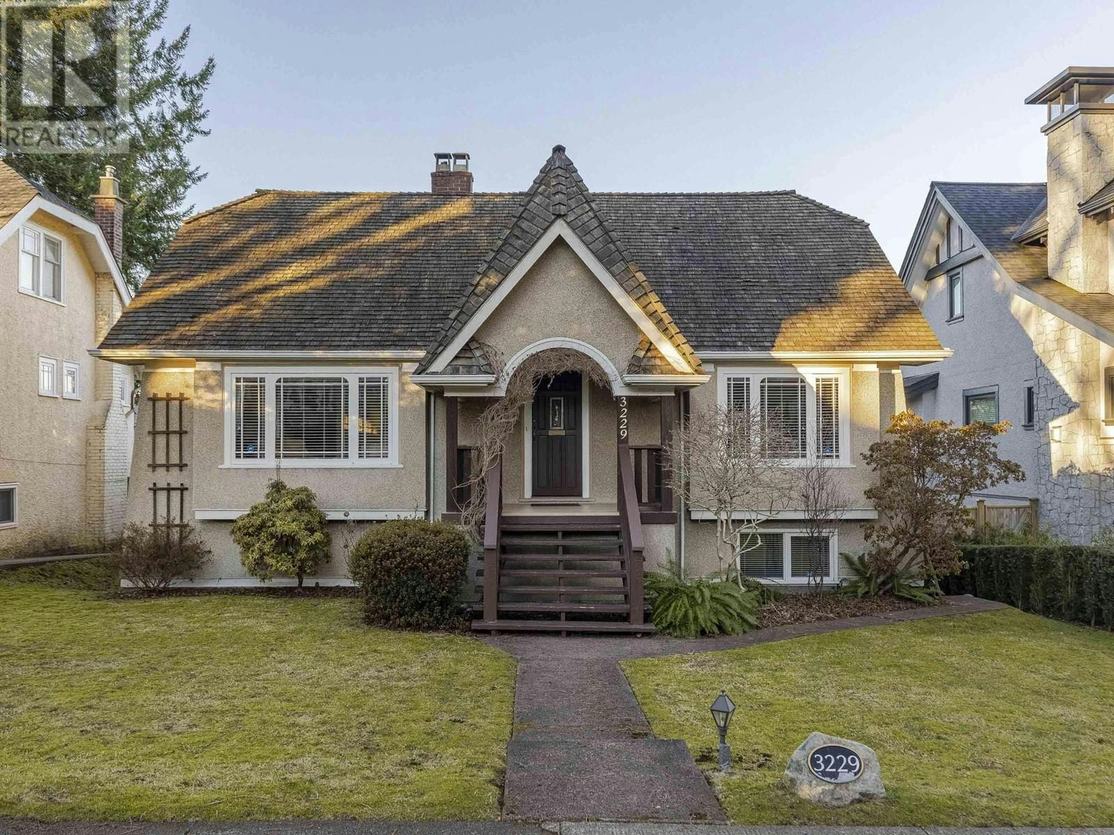 3229 W 24th Avenue, Vancouver, BC, V6L 1R8