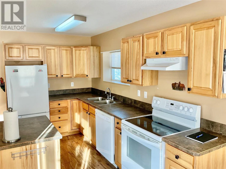 547 Eighth Avenue, Midway, BC, V0H 1M0 - 15