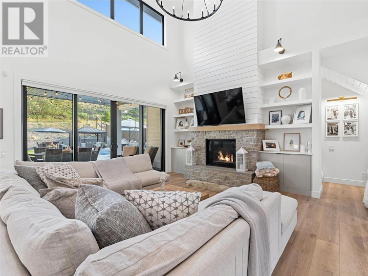 415 Hawk Hill Drive, Kelowna, BC, V1W 0B1 - 14