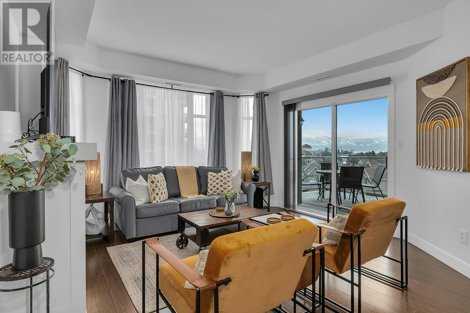 702-1128 Sunset Drive, Kelowna, BC, V1Y 9W7