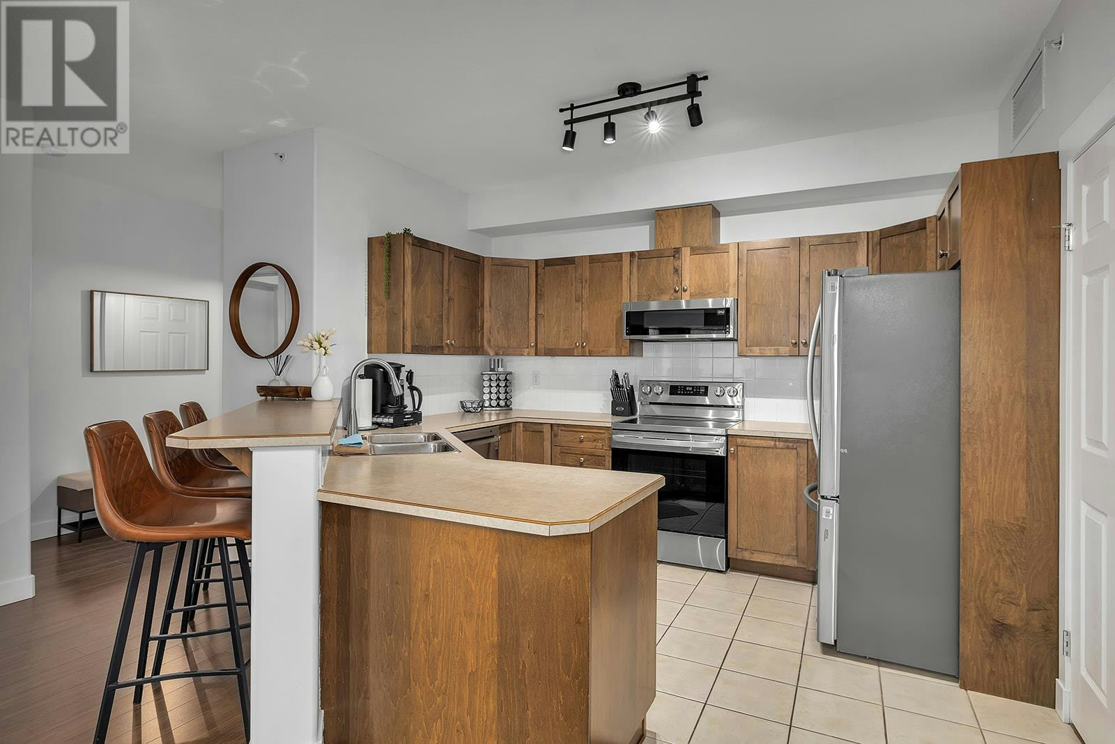 702-1128 Sunset Drive, Kelowna, BC, V1Y 9W7 - 14