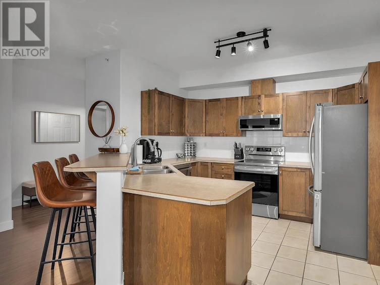 702-1128 Sunset Drive, Kelowna, BC, V1Y 9W7 - 14