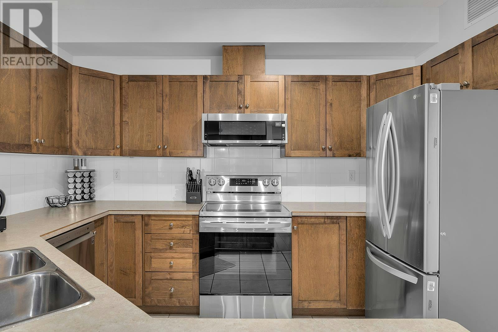 702-1128 Sunset Drive, Kelowna, BC, V1Y 9W7 - 16