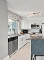 307 33407 Tessaro Crescent