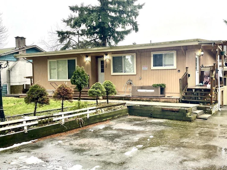 5935 132, Surrey, BC, V3X 1N2