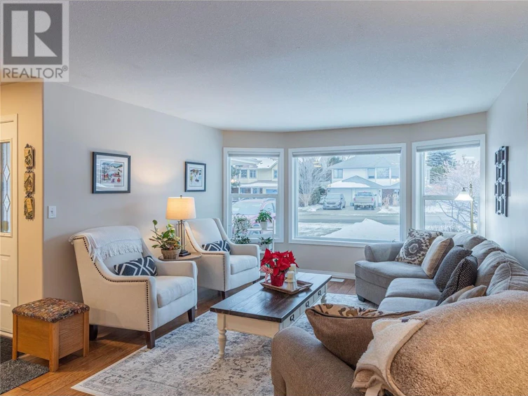 301 Tuxford Drive, Kamloops, BC, V2E 2L4 - 2