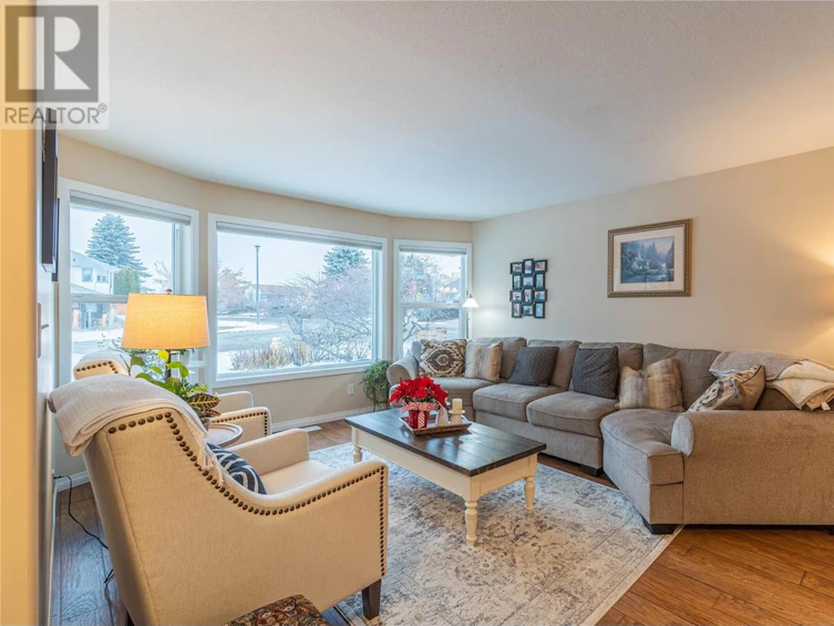 301 Tuxford Drive, Kamloops, BC, V2E 2L4 - 6