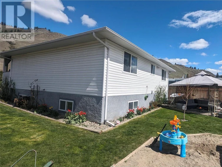 415 Hatton Avenue, Midway, BC, V0H 1M0 - 3