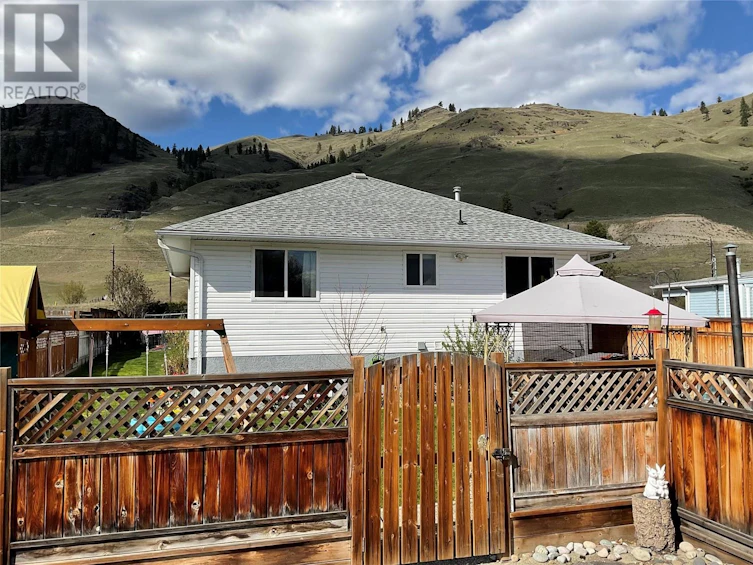 415 Hatton Avenue, Midway, BC, V0H 1M0