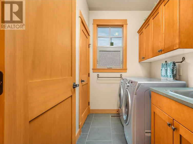 9887 Cathedral Drive, Silver Star, BC, V1B 3M1 - 4
