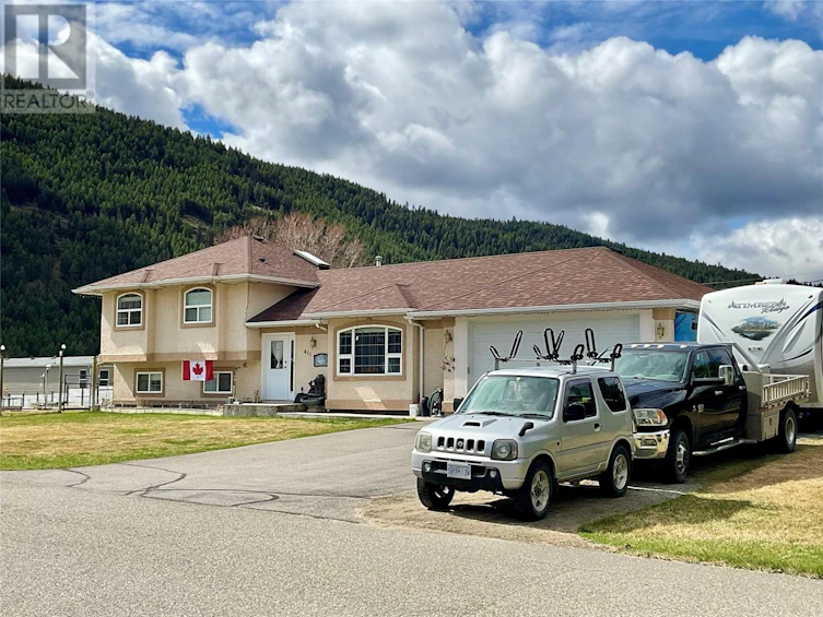 681 Dawson Street, Midway, BC, V0H 1M0 - 2