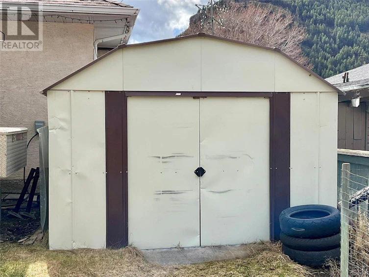 681 Dawson Street, Midway, BC, V0H 1M0 - 8