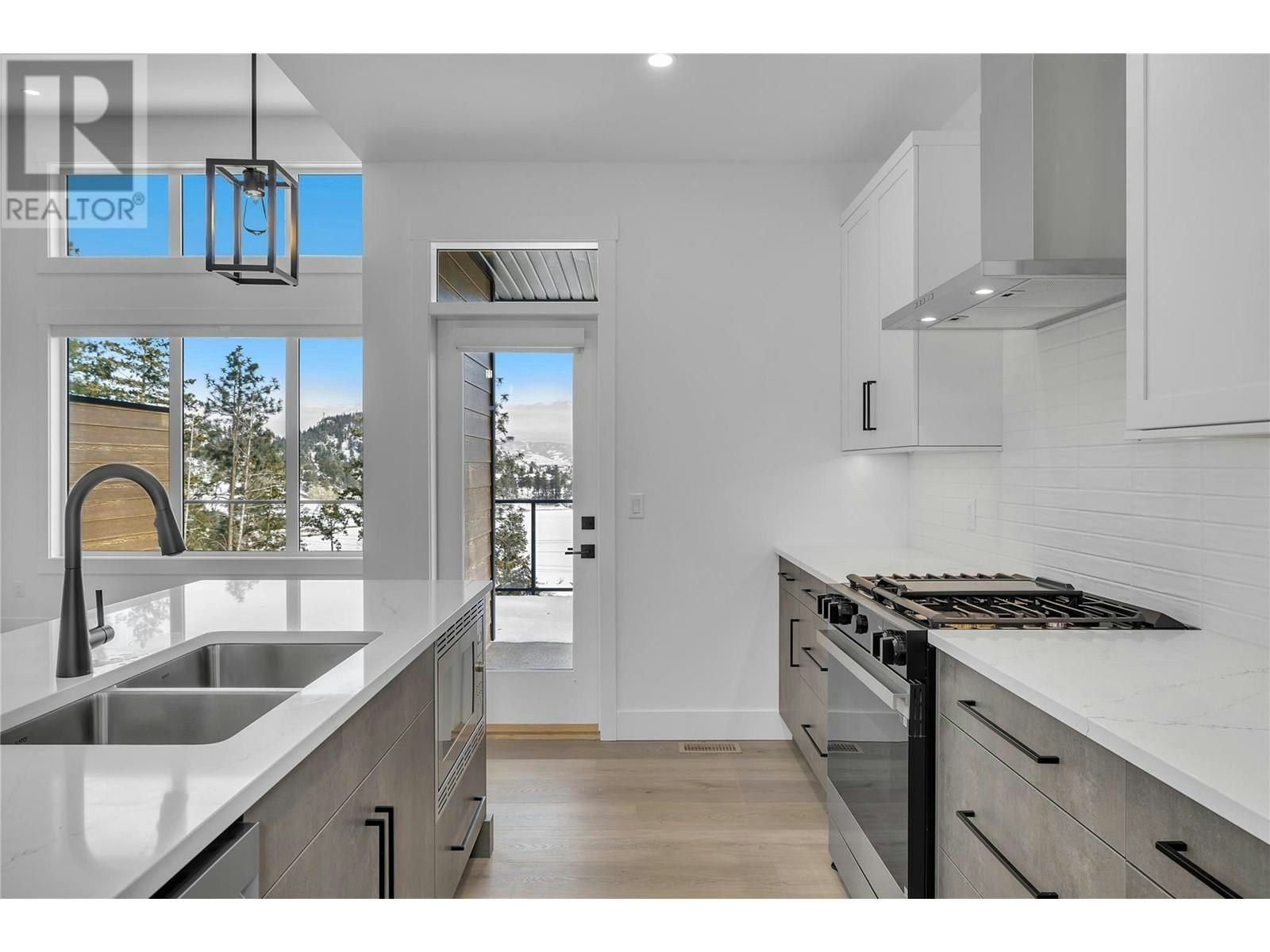 10-2835 Canyon Crest Drive, West Kelowna, BC, V4T 0G8 - 10
