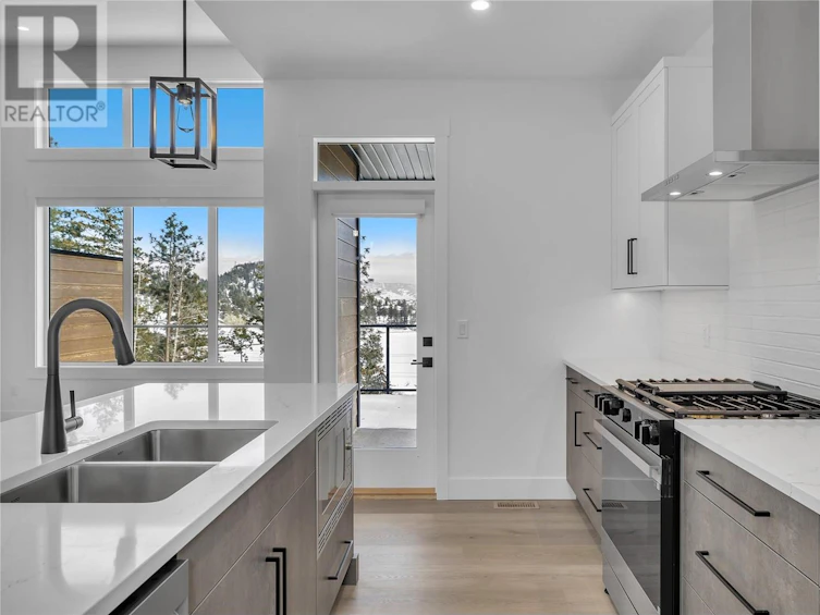 10-2835 Canyon Crest Drive, West Kelowna, BC, V4T 0G8 - 10