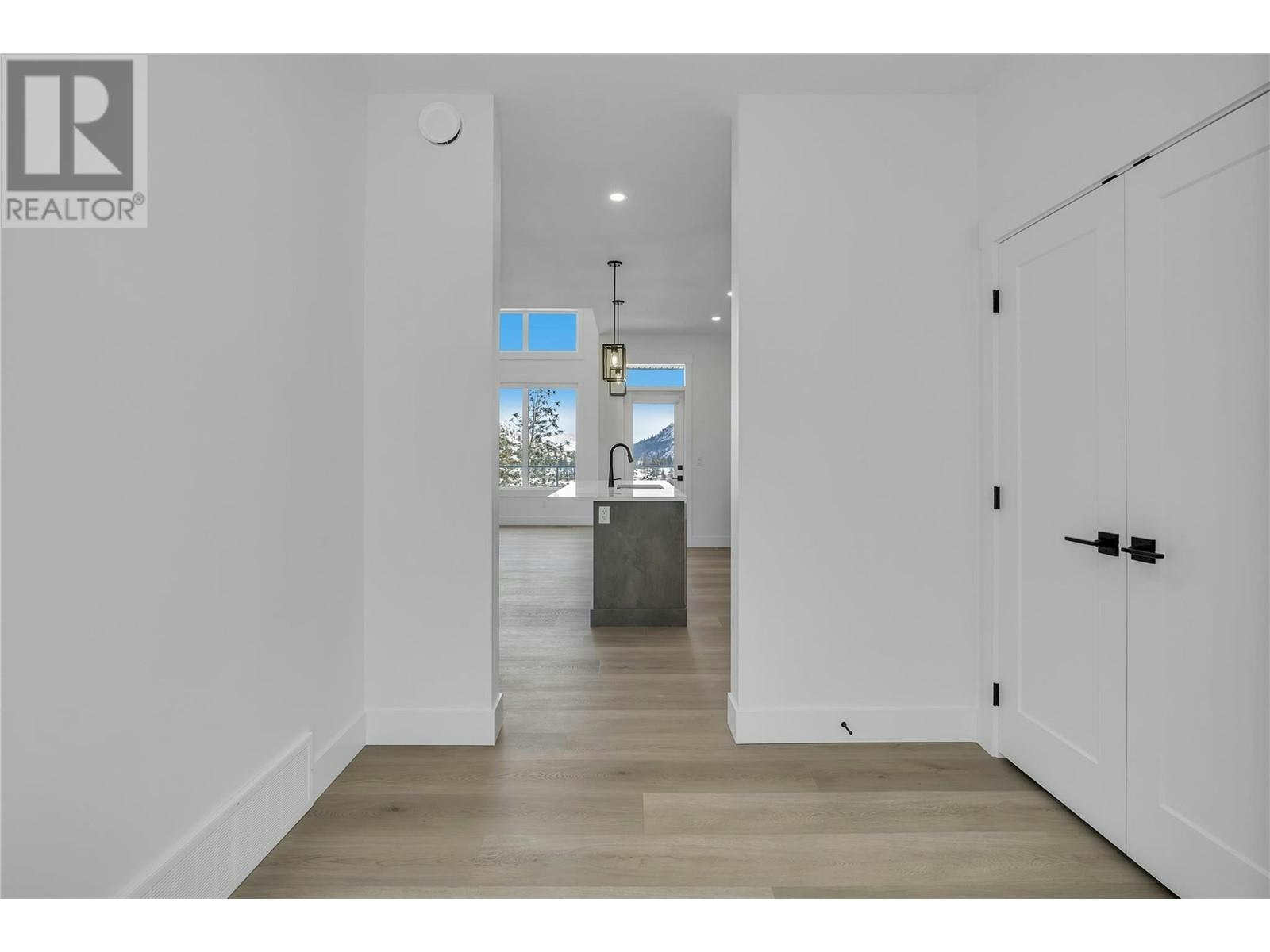 10-2835 Canyon Crest Drive, West Kelowna, BC, V4T 0G8 - 6
