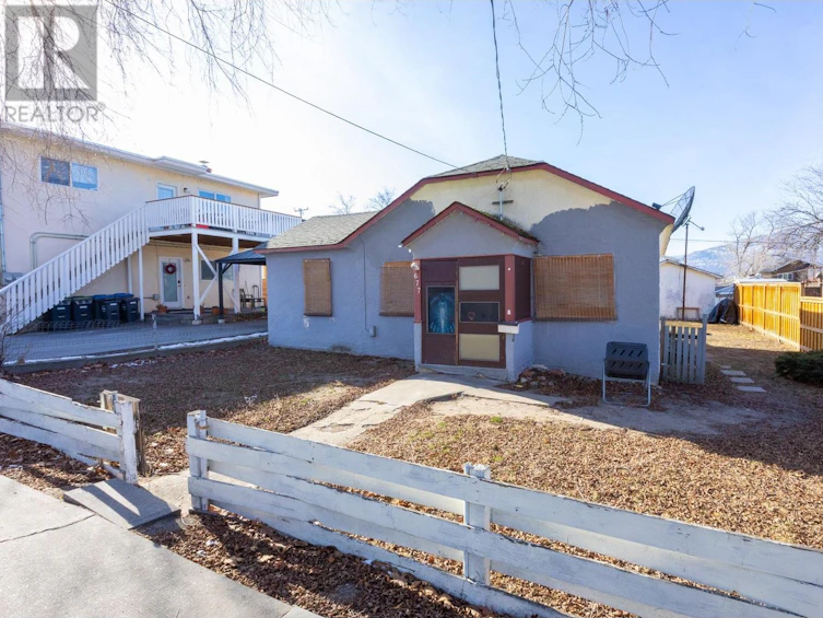 677 Papineau Street, Penticton, BC, V2A 4X8 - 2