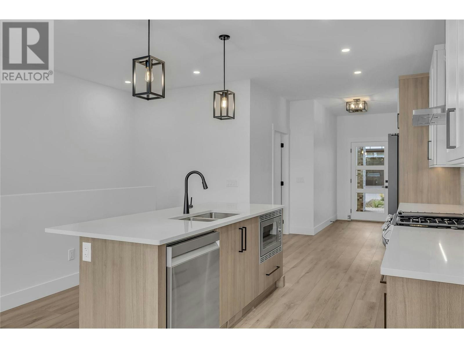 6-2835 Canyon Crest Drive, West Kelowna, BC, V4T 0E3 - 11