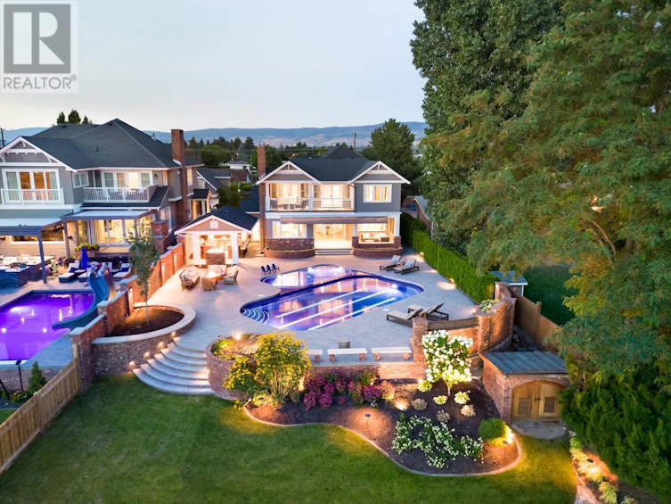 3590 Lakeshore Road, Kelowna, BC, V1W 3L5