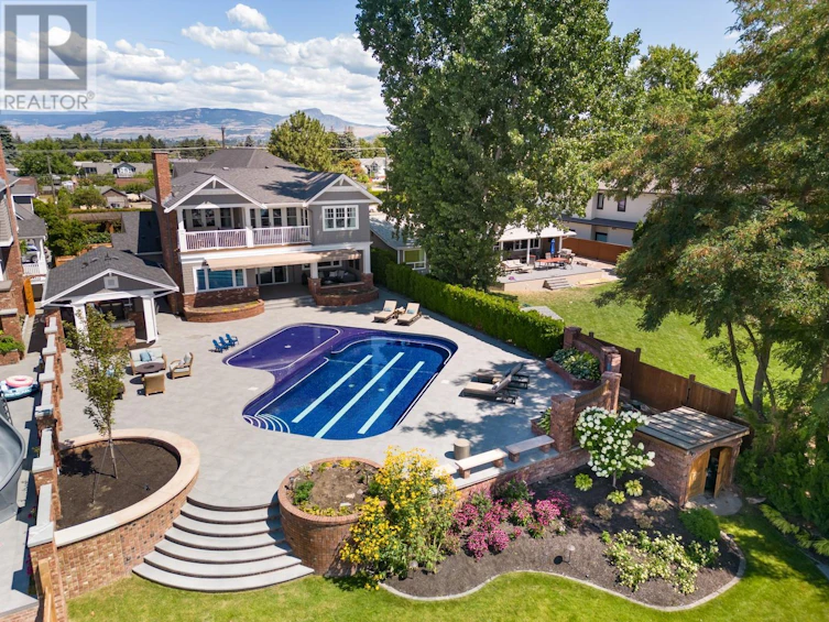 3590 Lakeshore Road, Kelowna, BC, V1W 3L5 - 3