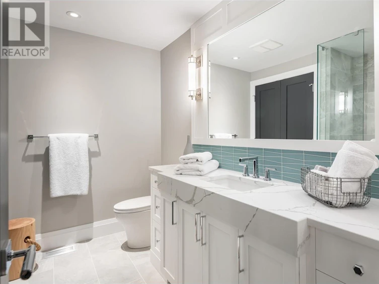 3590 Lakeshore Road, Kelowna, BC, V1W 3L5 - 49
