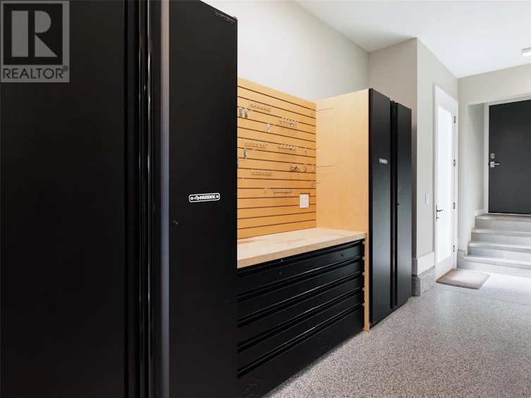 3590 Lakeshore Road, Kelowna, BC, V1W 3L5 - 85
