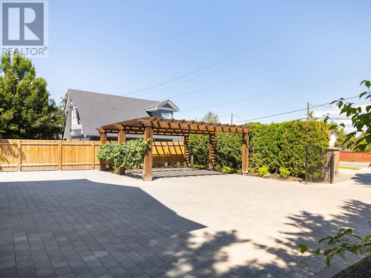 3590 Lakeshore Road, Kelowna, BC, V1W 3L5 - 93