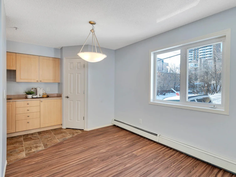 211-10403 98 Avenue NW, Edmonton, AB, T5K 2Y5 - 16