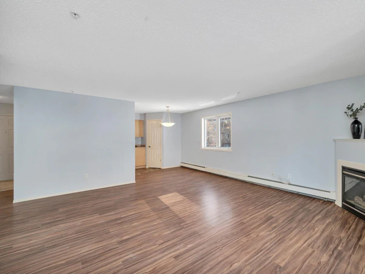 211-10403 98 Avenue NW, Edmonton, AB, T5K 2Y5 - 23