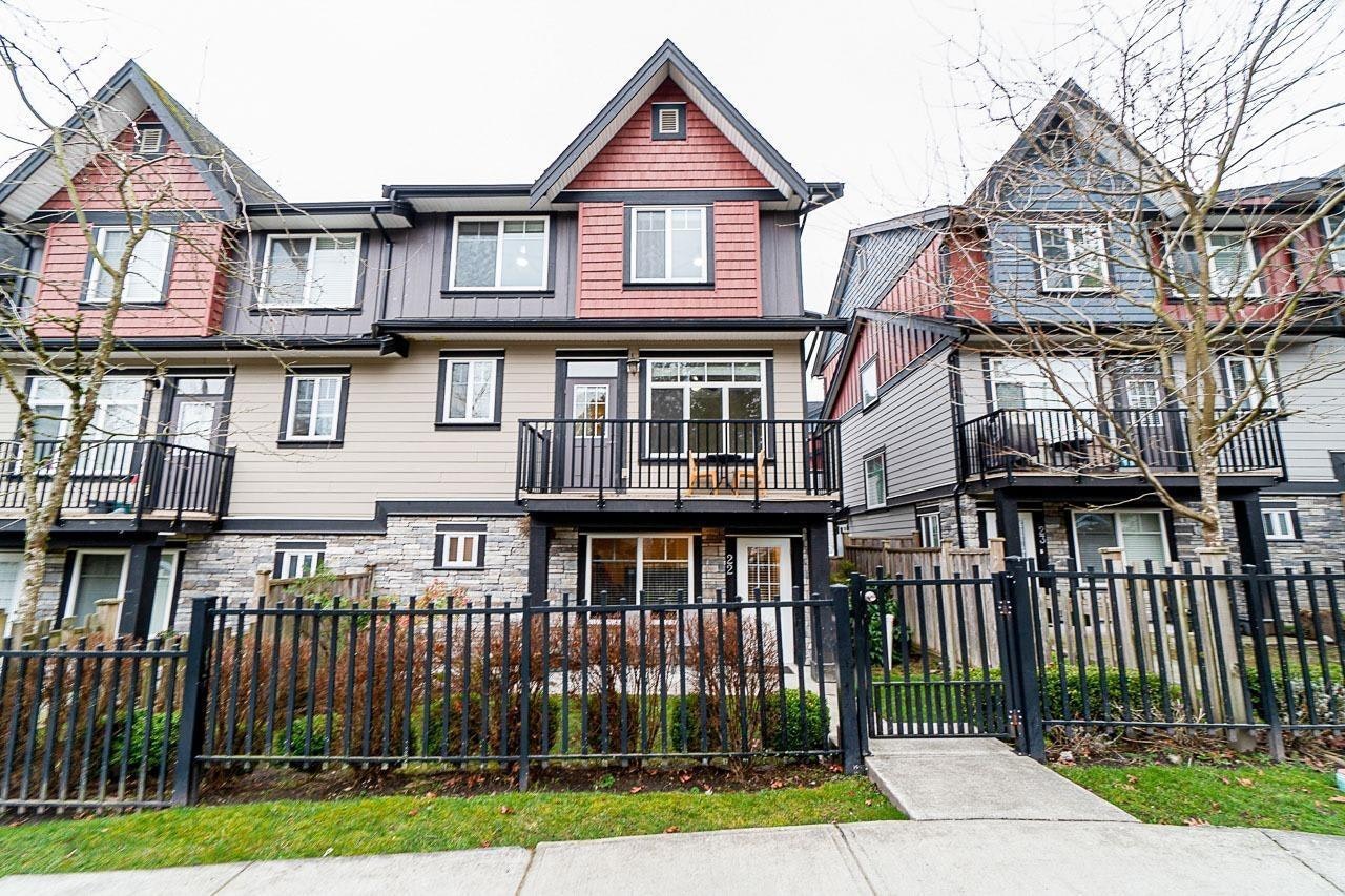 22-6929 142, Surrey, BC, V3W 5N1