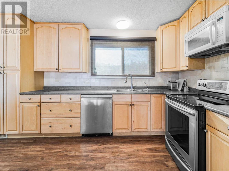 1255 Thompson Road, Kelowna, BC, V1X 1C8 - 9